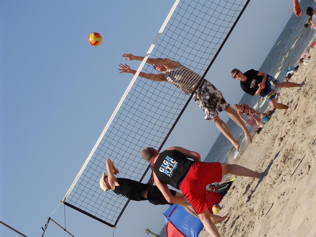 Zaterdag 1 mei, officiële opening beachvolleybalvelden Dinto en de Boemel