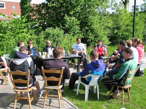 Overleg met de trainer Vincent Pirovano