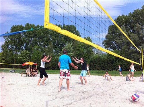 Opening beachvolleybal seizoen bij de Zandbak op zaterdag 28 april 2012