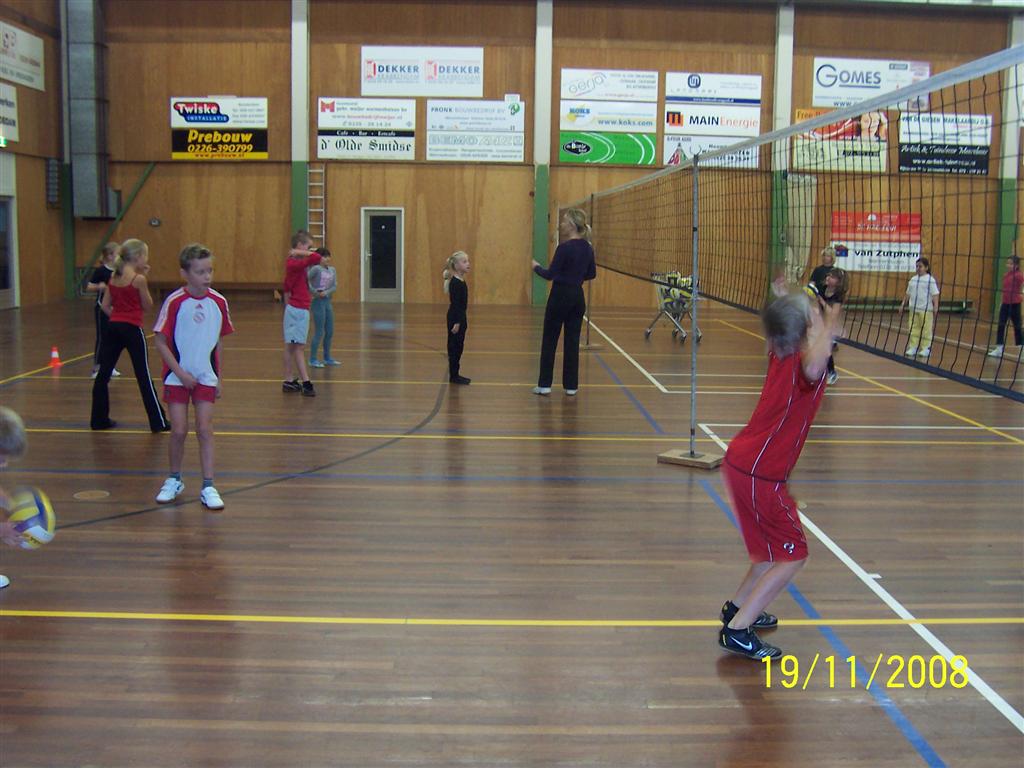 Volleybaltraining voor groep 5 basisscholen