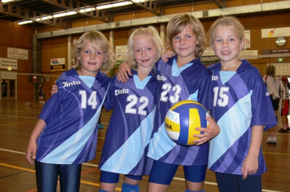 Linda, Anouk, Melissa en Carlijn van Mini 8