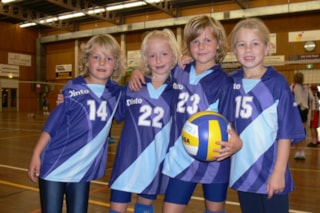 Linda, Anouk, Melissa en Carlijn van Mini 8