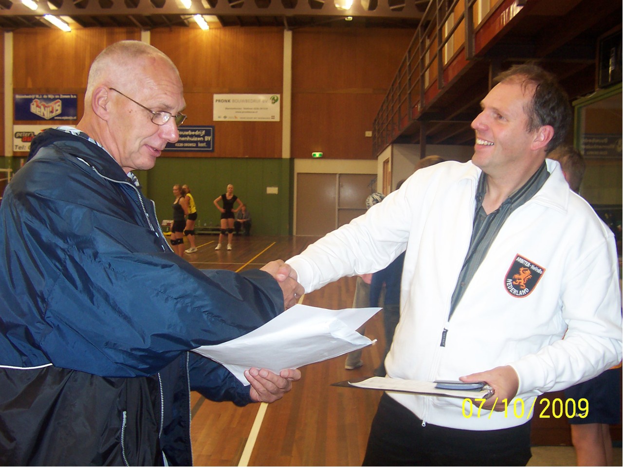 Ton Holtes ontvangt diploma