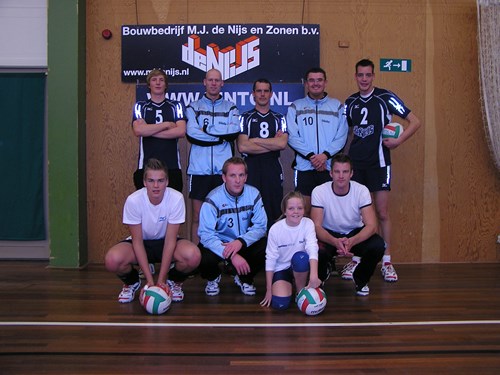 Amber Jongejan tussen de grote jongens van De Nijs/Dinto 1