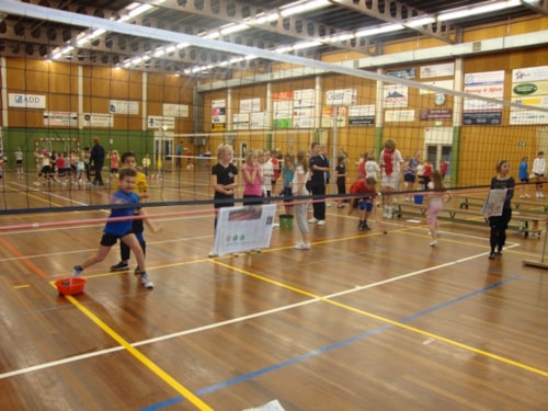 Die krant moet er af! Gooien maar met die pittenzakjes!