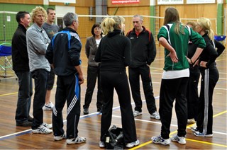 Dinto trainers krijgen instructies van Adrie Noij