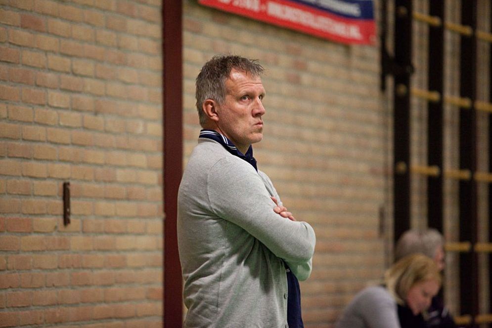 Coach Verblauw teleurgesteld met verjaarscadeau van De Nijs/Dinto