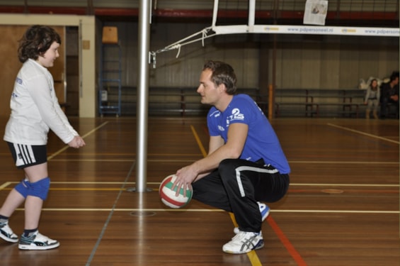 George geeft aanwijzingen