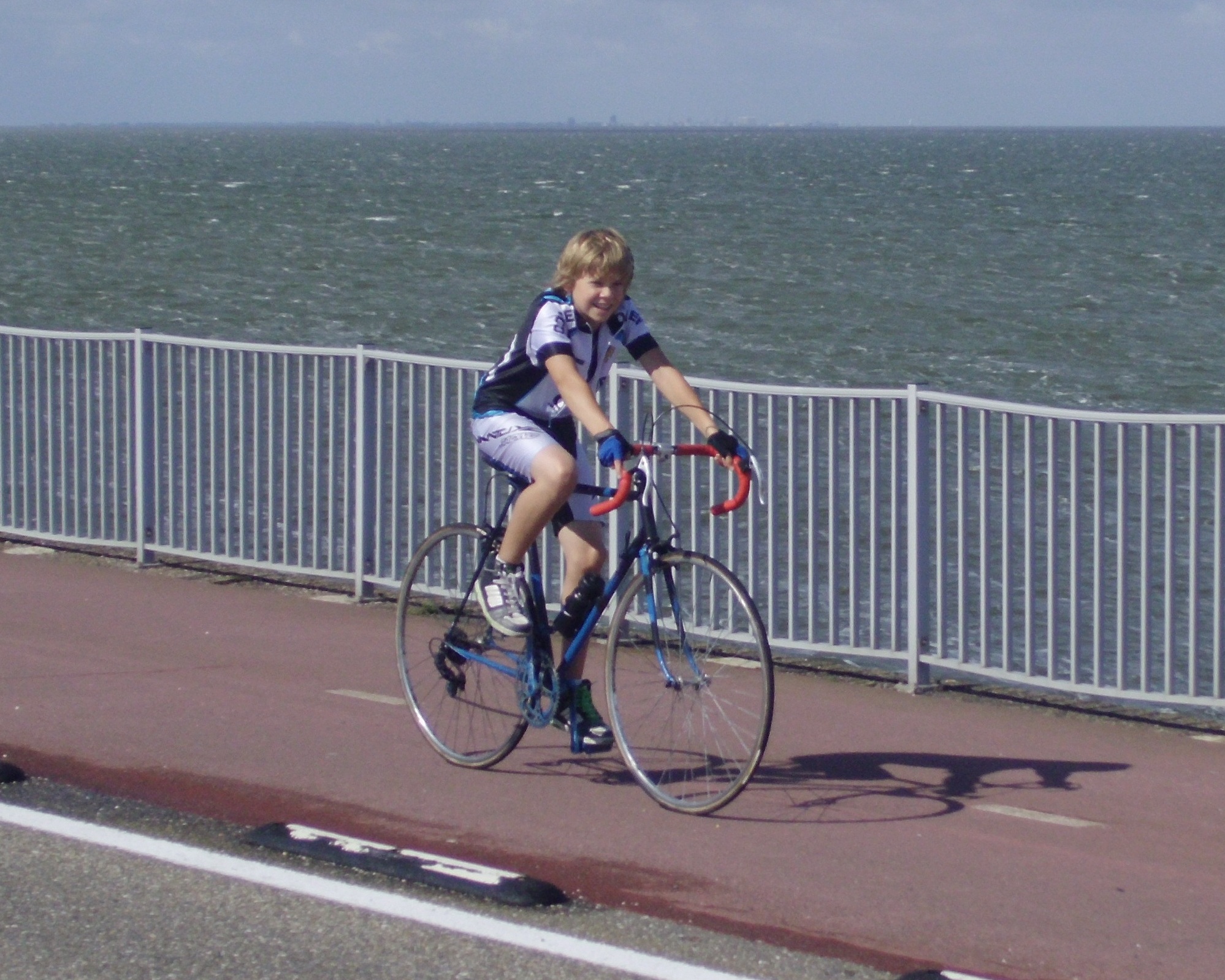 Joris Berkhout in de krant met fietstocht voor KIKA