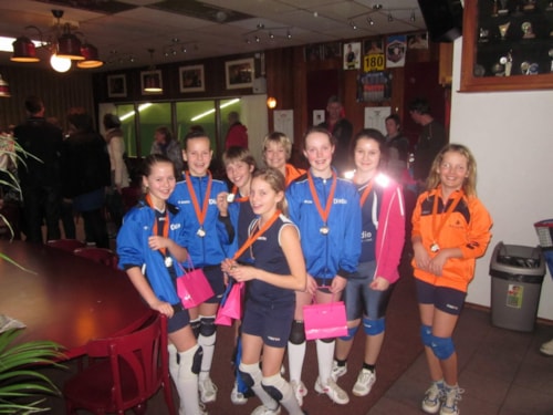 De mannen Max en Joris tussen de vrouwen