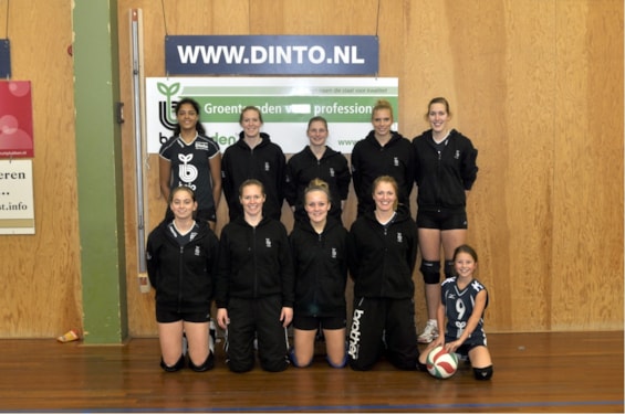 Madelief met dames 1