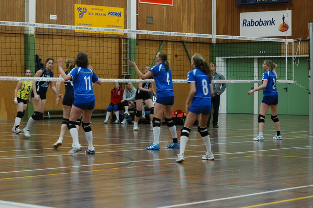 Dames 2 door het oog van de naald tegen Alvoco