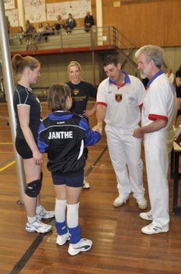 Janthe stelt zich voor aan de scheidsrechters