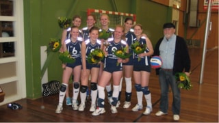 Dames 6 in de bloemen