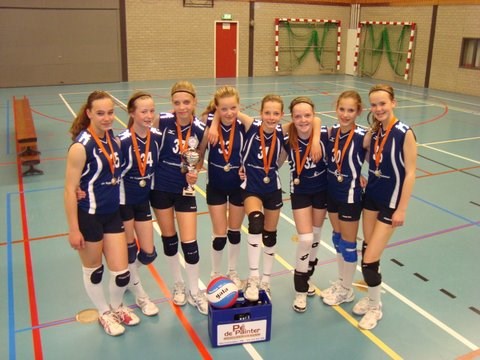 De meiden; Lieke, Pleun, Lois, Rosa, Roos, Amber, Indra en Pernilla