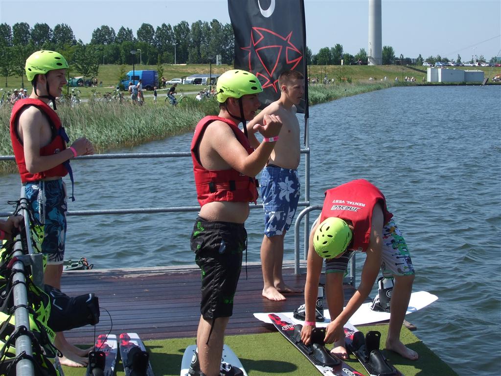 Dinto JA sluit seizoen af met waterskien bij Skeef