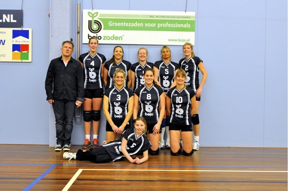 Sam Jonk met de vrouwen en trainer Geco Verblauw