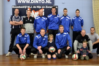 Mika met de mannen van De Nijs/Dinto