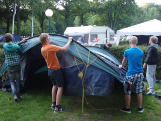 Eerst de tent opzetten