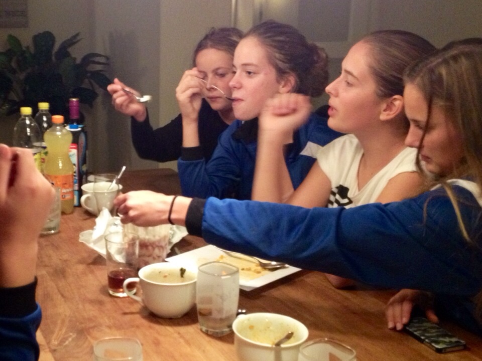 De eerste wedstrijden van dames 2