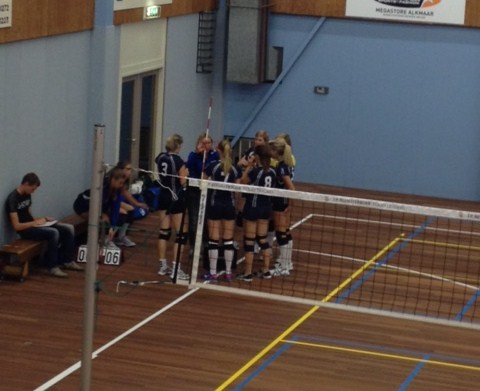 Dames 2 draait lekker mee in de top! 