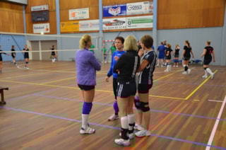 Gemma geeft het team als vanouds aanwijzingen