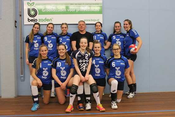 Indy met de vrouwen van Bejo/Dinto