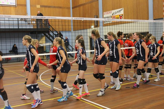 Handen schudden met de tegenstander VV Amsterdam