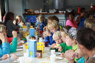 ’s morgens ontbijten, kamp 2013