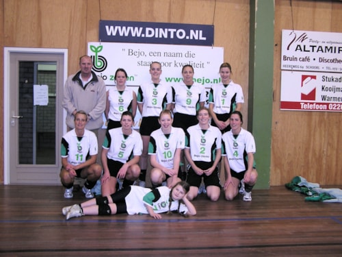 Jelke Dekker en de dames van Bejo/Dinto 1