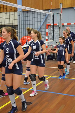 en dan handjes schudden