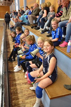 aanmoedigingen vanaf de tribune van Dinto 15