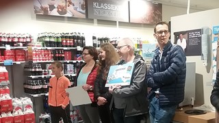 Onze voorzitter aandachtig luisterend naar de uitslag