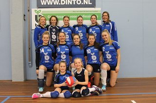 Zoë met het team van dames 1