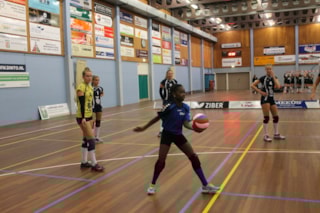 Serveren van de eerste bal