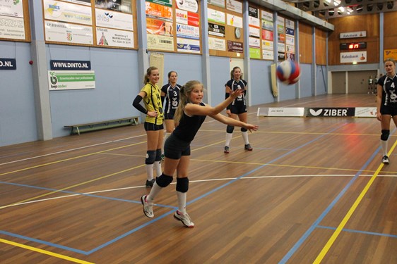 Serveren van de eerste bal