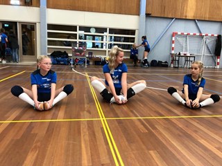 Samen met Pernilla van Ds1 bezig met de warming _upIMG-20211101-WA0022