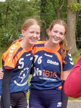 Lisa en Amy  284278916_7414875508583307_5525071160385145363_n