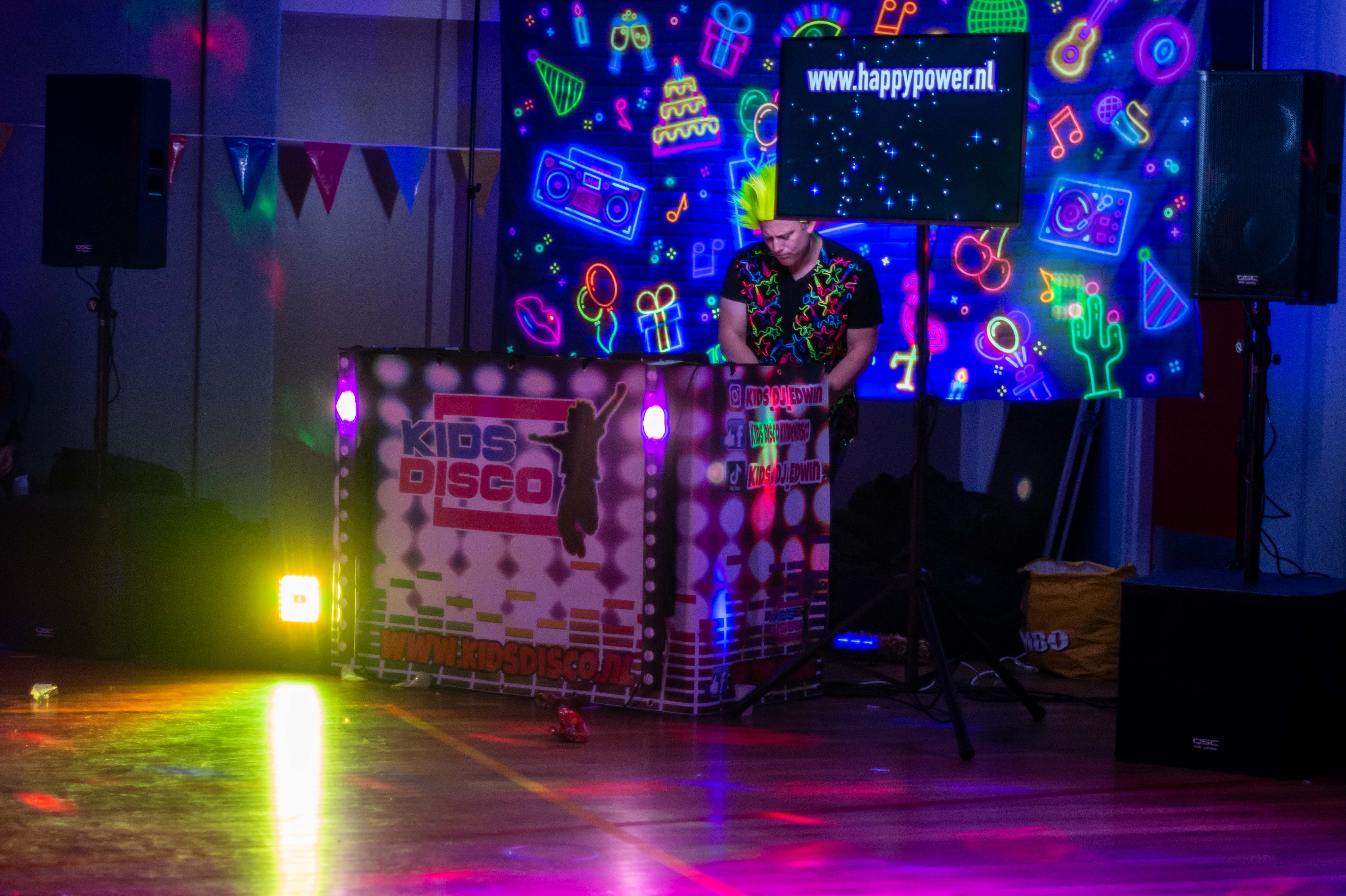 Jeugd Disco Party "Glow in the dark" groot succes