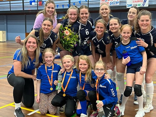 N3-1 Kampioen bedankje trainer dames1