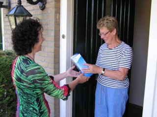 De oppas bij de fam. v.d. Veer is verguld